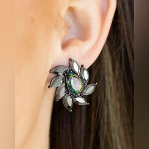 💥4/$10  Elegant Black and Silver Floral Earrings